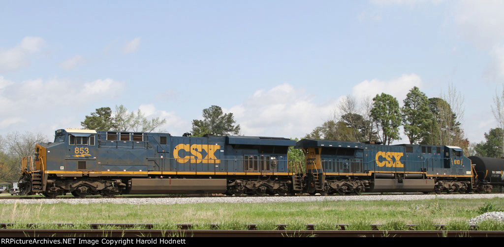 CSX 853 leads train F707-12 onto the Wilmington sub, off the "A" line